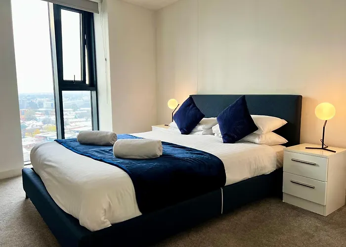 Premium Deals L Last-Minute Stay L 4 Min Walk To Birmingham Central Library L 18Th Floor 2 Bed 2 Bath City Centre Penthouse With Gym & Netflix By Jvt Short Lets